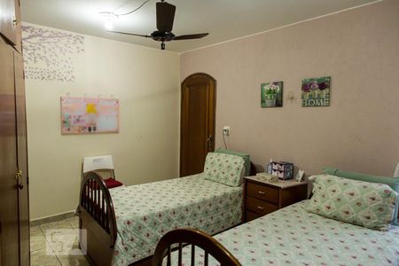 Casa à venda com 203m², 3 quartos e 2 vagasQuarto 3