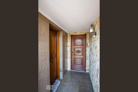 Casa à venda com 350m², 3 quartos e 6 vagasCorredor de Entrada