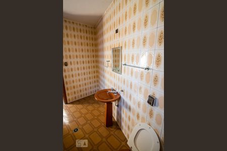 Casa à venda com 350m², 3 quartos e 6 vagasBanheiro Externo