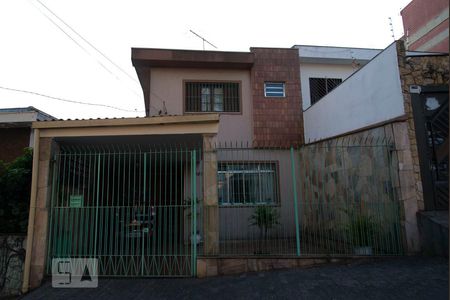 Casa à venda com 600m², 3 quartos e 3 vagas Casa à venda com 600m², 3 quartos e 3 vagasFachada
