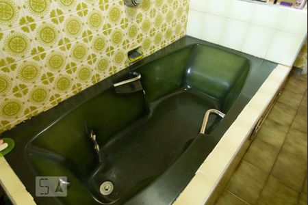 Casa à venda com 600m², 3 quartos e 3 vagasHidromassagem