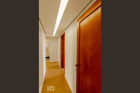 Corredor  de apartamento à venda com 3 quartos, 103m² em Cambuci, São Paulo