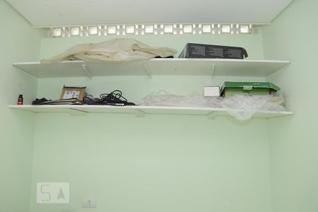 Casa à venda com 282m², 3 quartos e 6 vagasQuarto de depósito