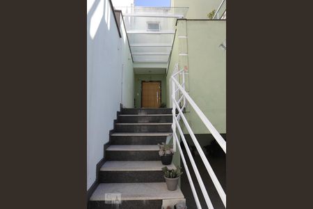 Casa à venda com 282m², 3 quartos e 6 vagasEscada de acesso externo