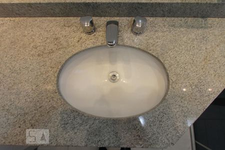 Apartamento para alugar com 145m², 3 quartos e 3 vagasBanheiro da suíte 2 - pia