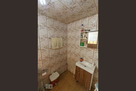 Banheiro da Suíte de casa à venda com 5 quartos, 150m² em Vila São José, Porto Alegre
