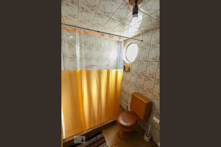 Banheiro da Suíte de casa à venda com 5 quartos, 150m² em Vila São José, Porto Alegre