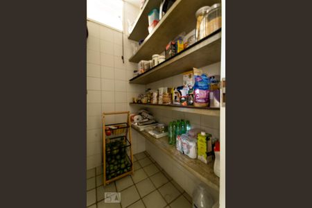 Casa de condomínio à venda com 540m², 5 quartos e 4 vagasDespensa