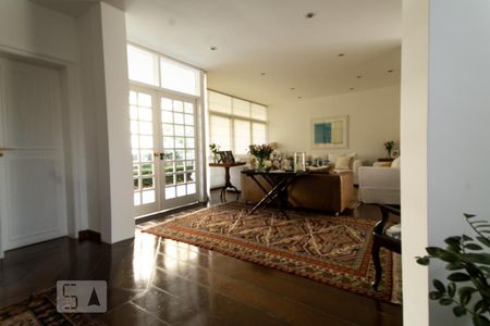 Sala de casa de condomínio à venda com 5 quartos, 540m² em Alphaville, Santana de Parnaíba