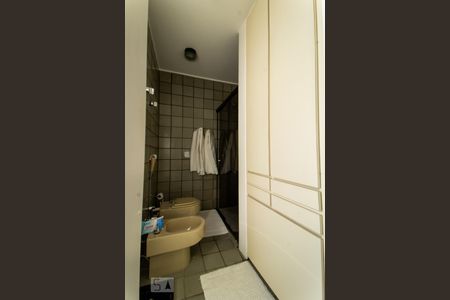 Casa de condomínio à venda com 540m², 5 quartos e 4 vagasBanheiro da Suíte 1