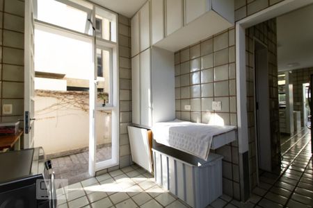 Casa de condomínio à venda com 540m², 5 quartos e 4 vagasÁrea de Serviço