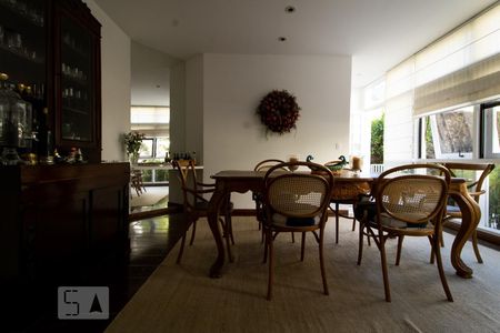 Casa de condomínio à venda com 540m², 5 quartos e 4 vagasSala de Jantar