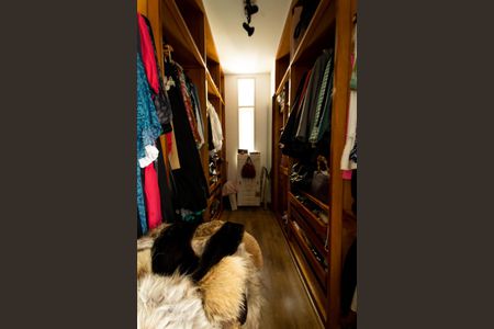 Casa de condomínio à venda com 540m², 5 quartos e 4 vagasCloset 2 da Suíte 1