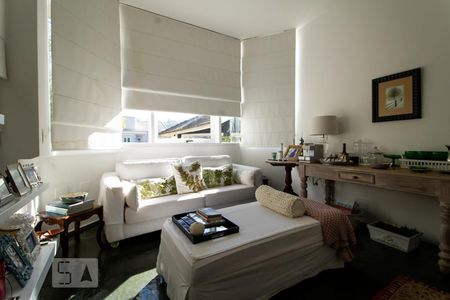 Casa de condomínio à venda com 540m², 5 quartos e 4 vagasSala