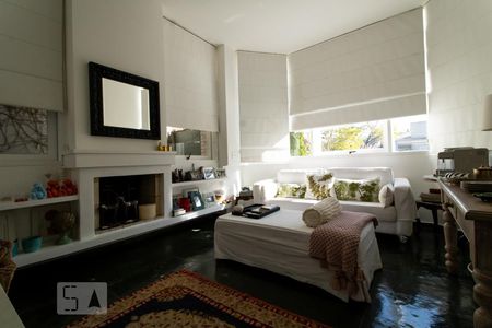 Casa de condomínio à venda com 540m², 5 quartos e 4 vagasSala