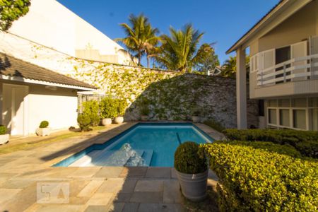 Casa de condomínio à venda com 540m², 5 quartos e 4 vagasÁrea Externa - Piscina