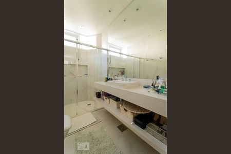 Casa de condomínio à venda com 540m², 5 quartos e 4 vagasBanheiro da Suíte 2