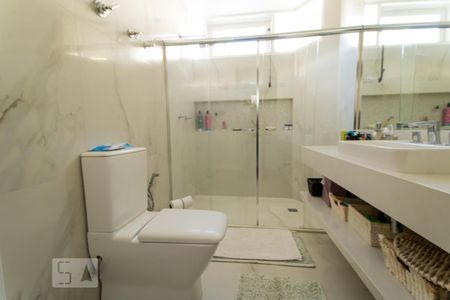 Casa de condomínio à venda com 540m², 5 quartos e 4 vagasBanheiro da Suíte 2