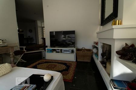 Casa de condomínio à venda com 540m², 5 quartos e 4 vagasSala