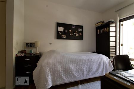 Casa de condomínio à venda com 540m², 5 quartos e 4 vagasSuíte 3