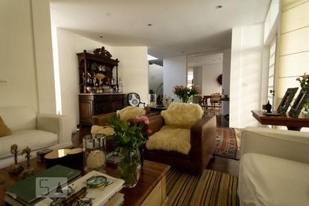 Sala de casa de condomínio à venda com 5 quartos, 540m² em Alphaville, Santana de Parnaíba