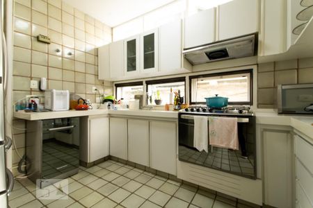 Casa de condomínio à venda com 540m², 5 quartos e 4 vagasCozinha