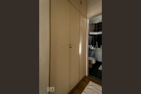 Casa de condomínio à venda com 540m², 5 quartos e 4 vagasCloset da Suíte 3