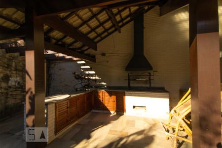 Casa de condomínio à venda com 540m², 5 quartos e 4 vagasÁrea Externa - Churrasqueira