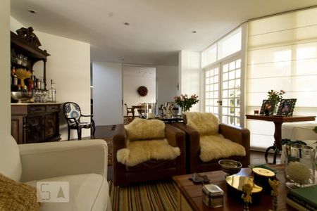 Sala de casa de condomínio à venda com 5 quartos, 540m² em Alphaville, Santana de Parnaíba