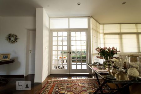 Casa de condomínio à venda com 540m², 5 quartos e 4 vagasSala