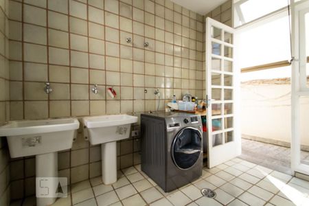 Casa de condomínio à venda com 540m², 5 quartos e 4 vagasÁrea de Serviço