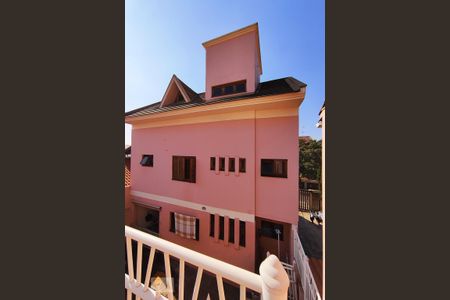 Casa à venda com 280m², 3 quartos e 2 vagas Casa à venda com 280m², 3 quartos e 2 vagasFachada