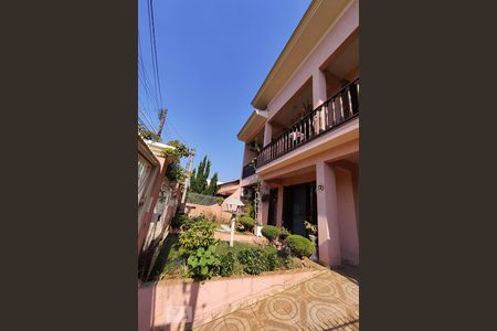 Casa à venda com 280m², 3 quartos e 2 vagas Casa à venda com 280m², 3 quartos e 2 vagasFachada