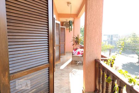 Casa à venda com 280m², 3 quartos e 2 vagas Casa à venda com 280m², 3 quartos e 2 vagasSacada Quarto 2 Suíte