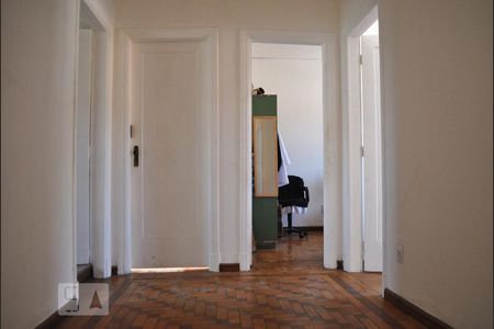 Casa à venda com 306m², 7 quartos e 5 vagasAcesso aos quartos