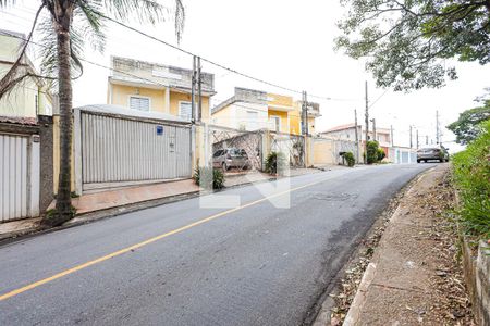 Casa para alugar com 150m², 3 quartos e 2 vagas Casa para alugar com 150m², 3 quartos e 2 vagasFachada da casa e rua