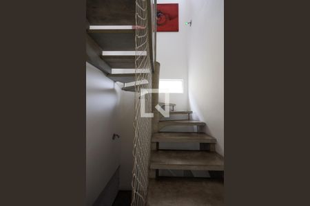 Casa para alugar com 150m², 3 quartos e 2 vagas Casa para alugar com 150m², 3 quartos e 2 vagasEscada