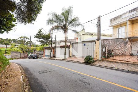 Casa para alugar com 150m², 3 quartos e 2 vagas Casa para alugar com 150m², 3 quartos e 2 vagasFachada da casa e rua