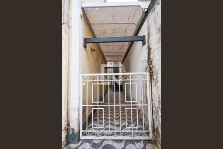 Casa para alugar com 150m², 3 quartos e 2 vagas Casa para alugar com 150m², 3 quartos e 2 vagasCorredor externo lateral