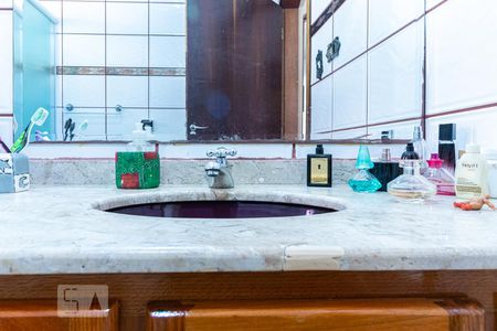 Casa à venda com 227m², 3 quartos e 3 vagas Casa à venda com 227m², 3 quartos e 3 vagasBanheiro da Suíte - Pia