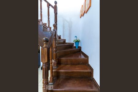 Casa à venda com 227m², 3 quartos e 3 vagas Casa à venda com 227m², 3 quartos e 3 vagasEscada para os Quartos