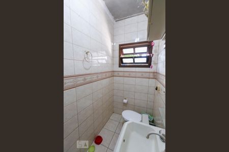 Banheiro de casa à venda com 5 quartos, 200m² em Nonoai, Porto Alegre
