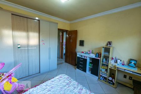 Casa à venda com 200m², 5 quartos e 1 vaga Casa à venda com 200m², 5 quartos e 1 vagaQuarto 4