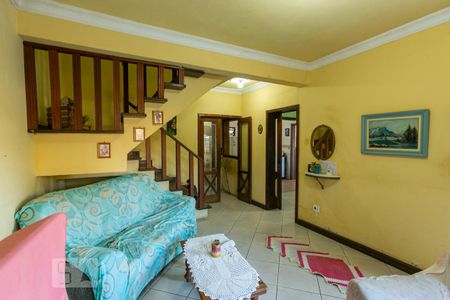 Sala de casa à venda com 5 quartos, 200m² em Nonoai, Porto Alegre