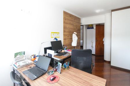Apartamento à venda com 145m², 3 quartos e 2 vagasEscritório