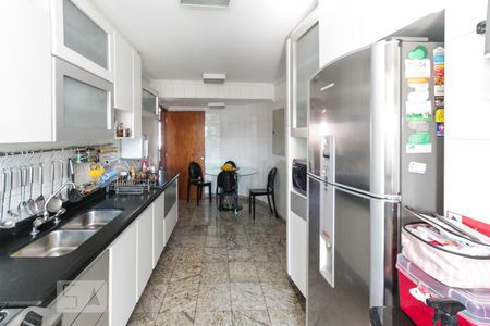 Apartamento à venda com 145m², 3 quartos e 2 vagasCozinha