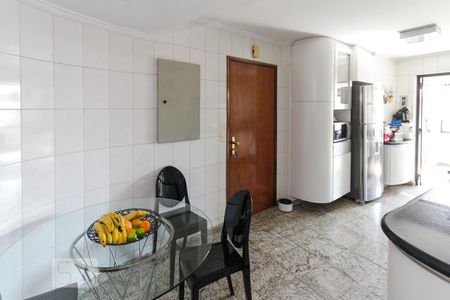Apartamento à venda com 145m², 3 quartos e 2 vagasCozinha
