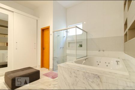 Casa de condomínio para alugar com 190m², 3 quartos e 2 vagas Casa de condomínio para alugar com 190m², 3 quartos e 2 vagasBanheiro da Suíte Master