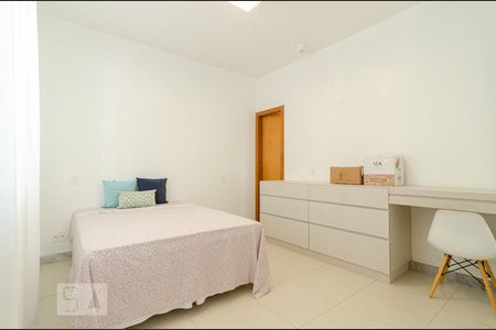 Quarto 1 suite de casa de condomínio para alugar com 3 quartos, 190m² em Paquetá, Belo Horizonte