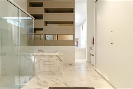 Casa de condomínio para alugar com 190m², 3 quartos e 2 vagas Casa de condomínio para alugar com 190m², 3 quartos e 2 vagasBanheiro da Suíte Master